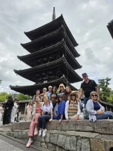 Foto grupal en la pagoda Yasaka de Kyoto 