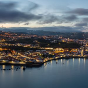 Vista_de_Horta_desde_Monte_da_Guia,_isla_de_Fayal,_Azores,_Portugal,_2020-07-27,_DD_07-18_HDR_PAN